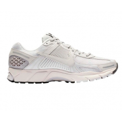 Кросівки Nike ZOOM VOMERO 5 BV1358-001, Колір: білий, Розмір виробника: 43