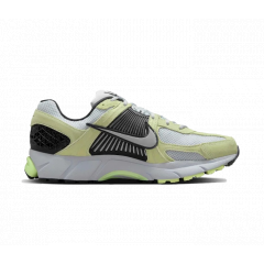 Кросівки Nike ZOOM VOMERO 5 HF1553-700, Колір: зелений, Розмір виробника: 42.5