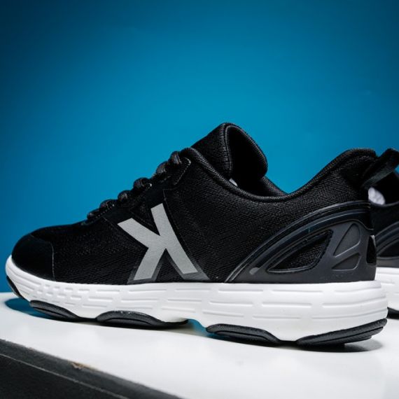 Кросівки Kelme APOLO чорні 6891570.9000, Колір: темно-сірий, Розмір виробника: 43, зображення 3 Кросівки Kelme APOLO чорні 6891570.9000, Колір: темно-сірий, Розмір виробника: 43, зображення 3