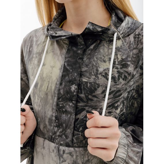 Ветровка Nike W NSW WAVE DYE WVN PO JKT A3 DV7936-010, Цвет: серый, Размер производителя: XS, изображение 4 Ветровка Nike W NSW WAVE DYE WVN PO JKT A3 DV7936-010, Цвет: серый, Размер производителя: XS, изображение 4