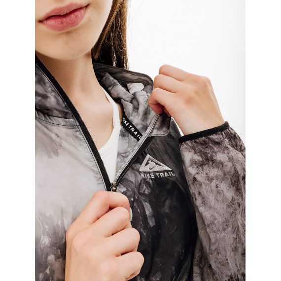 Ветровка Nike W NK TRAIL REPEL JKT DX1041-011, Цвет: серый, Размер производителя: S, изображение 3 Ветровка Nike W NK TRAIL REPEL JKT DX1041-011, Цвет: серый, Размер производителя: S, изображение 3