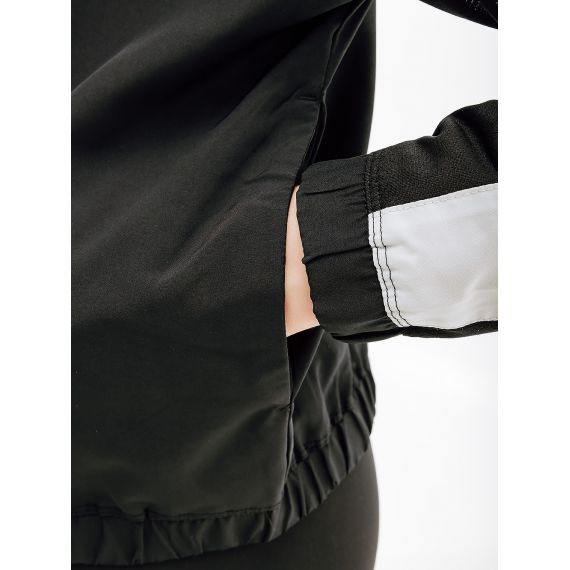 Ветровка Nike W NK SWSH RUN JKT DX1037-010, Цвет: черный, Размер производителя: М, изображение 4 Ветровка Nike W NK SWSH RUN JKT DX1037-010, Цвет: черный, Размер производителя: М, изображение 4