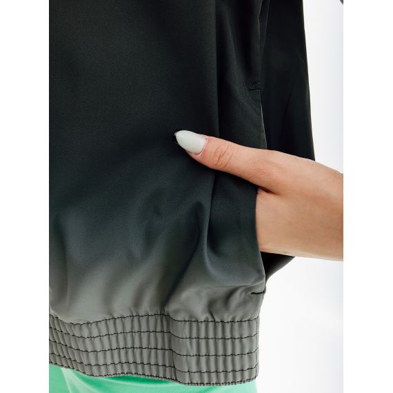 Ветровка Nike W NK SWSH RUN PRNT JKT DX1039-010, Цвет: черный, Размер производителя: М, изображение 3 Ветровка Nike W NK SWSH RUN PRNT JKT DX1039-010, Цвет: черный, Размер производителя: М, изображение 3