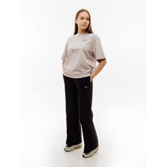 Футболка Nike W TEE CLASSICS BOXY FQ6600-019, Цвет: фиолетовый, Размер производителя: XS, изображение 2 Футболка Nike W TEE CLASSICS BOXY FQ6600-019, Цвет: фиолетовый, Размер производителя: XS, изображение 2