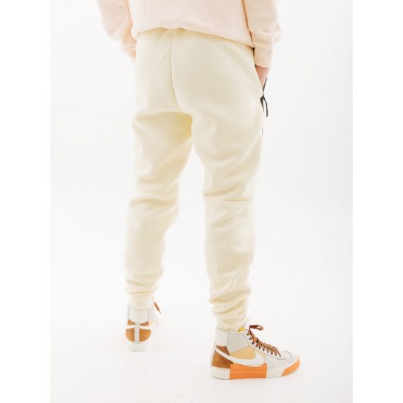Штани Nike M NK TCH FLC JGGR FB8002-113, Колір: бежевий, Розмір виробника: XL, зображення 4 Штани Nike M NK TCH FLC JGGR FB8002-113, Колір: бежевий, Розмір виробника: XL, зображення 4