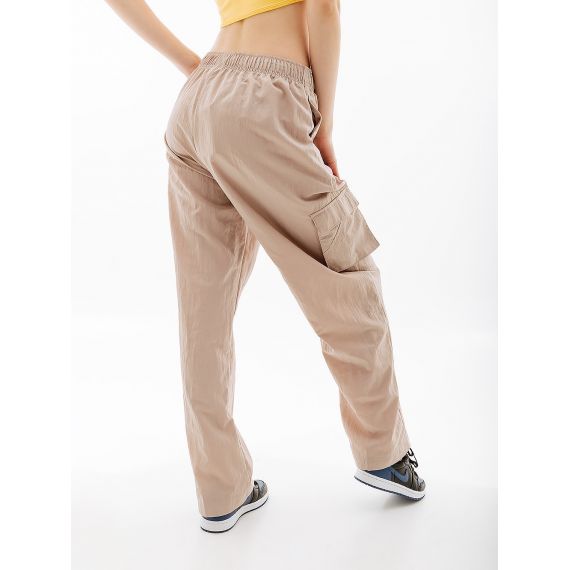 Штаны Nike W NSW ESSNTL WVN HR PNT CARGO DO7209-272, Цвет: бежевый, Размер производителя: М, изображение 2 Штаны Nike W NSW ESSNTL WVN HR PNT CARGO DO7209-272, Цвет: бежевый, Размер производителя: М, изображение 2