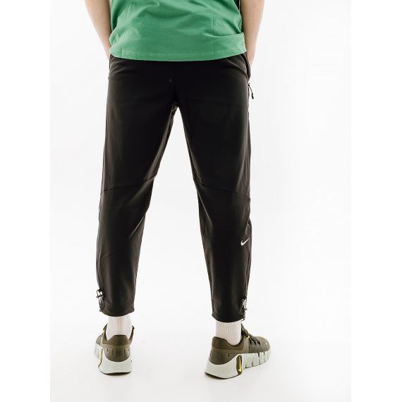 Штани Nike TRACK CLUB PANT FB5503-010, Колір: чорний, Розмір виробника: L, зображення 4 Штани Nike TRACK CLUB PANT FB5503-010, Колір: чорний, Розмір виробника: L, зображення 4