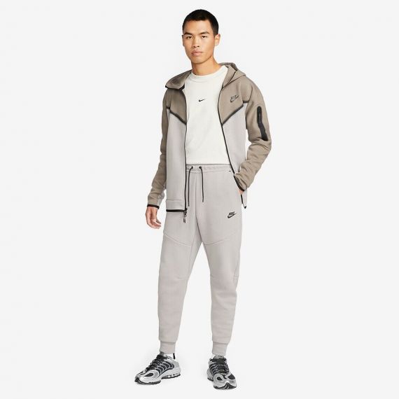 Штаны Nike M NSW TCH FLC JGGR S DV0538-016, Цвет: белый, Размер производителя: S, изображение 2 Штаны Nike M NSW TCH FLC JGGR S DV0538-016, Цвет: белый, Размер производителя: S, изображение 2