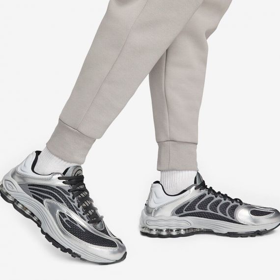 Штаны Nike M NSW TCH FLC JGGR S DV0538-016, Цвет: белый, Размер производителя: S, изображение 5 Штаны Nike M NSW TCH FLC JGGR S DV0538-016, Цвет: белый, Размер производителя: S, изображение 5