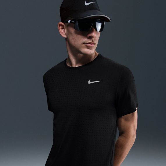 Футболка NIKE M NK DF BREATHE MILER SS TOP HJ4181-010, Цвет: черный, Размер производителя: М, изображение 2 Футболка NIKE M NK DF BREATHE MILER SS TOP HJ4181-010, Цвет: черный, Размер производителя: М, изображение 2