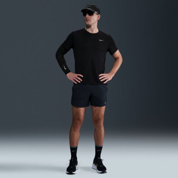 Футболка NIKE M NK DF BREATHE MILER SS TOP HJ4181-010, Цвет: черный, Размер производителя: М, изображение 4 Футболка NIKE M NK DF BREATHE MILER SS TOP HJ4181-010, Цвет: черный, Размер производителя: М, изображение 4