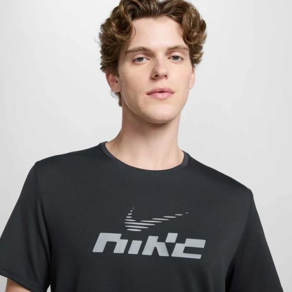 Футболка Nike M DF UV MILER FLASH SS IB4127-070, Цвет: темно-серый, Размер производителя: L, изображение 3 Футболка Nike M DF UV MILER FLASH SS IB4127-070, Цвет: темно-серый, Размер производителя: L, изображение 3
