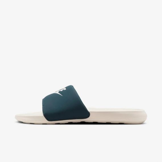 Шлепанцы Nike VICTORI ONE SLIDE CN9675-403, Цвет: темно-зеленый, Размер производителя: 44, изображение 3 Шлепанцы Nike VICTORI ONE SLIDE CN9675-403, Цвет: темно-зеленый, Размер производителя: 44, изображение 3