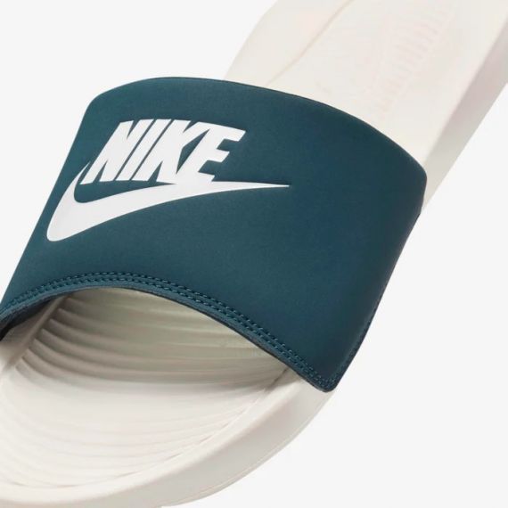 Шлепанцы Nike VICTORI ONE SLIDE CN9675-403, Цвет: темно-зеленый, Размер производителя: 44, изображение 6 Шлепанцы Nike VICTORI ONE SLIDE CN9675-403, Цвет: темно-зеленый, Размер производителя: 44, изображение 6