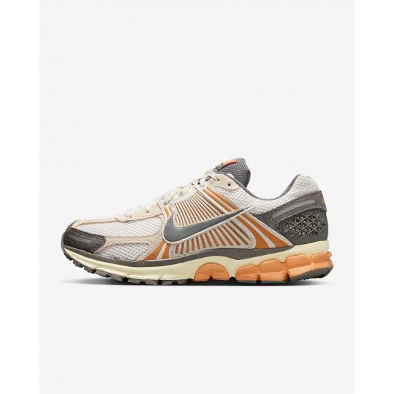 Кроссовки Nike ZOOM VOMERO 5 IB7469-030, Цвет: оранжевый, Размер производителя: 42.5, изображение 2 Кроссовки Nike ZOOM VOMERO 5 IB7469-030, Цвет: оранжевый, Размер производителя: 42.5, изображение 2