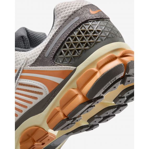 Кроссовки Nike ZOOM VOMERO 5 IB7469-030, Цвет: оранжевый, Размер производителя: 42.5, изображение 8 Кроссовки Nike ZOOM VOMERO 5 IB7469-030, Цвет: оранжевый, Размер производителя: 42.5, изображение 8