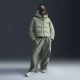 Куртка Nike W NSW ESSNTL PRIMA PUFFER FB8729-370, Цвет: зеленый, Размер производителя: L, изображение 5 Куртка Nike W NSW ESSNTL PRIMA PUFFER FB8729-370, Цвет: зеленый, Размер производителя: L, изображение 5