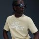 Футболка Nike M NSW TEE JUST DO IT SWOOSH AR5006-229, Цвет: бежевый, Размер производителя: S, изображение 4 Футболка Nike M NSW TEE JUST DO IT SWOOSH AR5006-229, Цвет: бежевый, Размер производителя: S, изображение 4